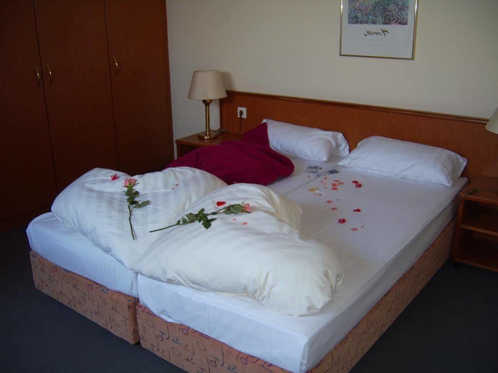 Hotel Residenz ลิมบัวร์เกอร์โฮฟ ภายนอก รูปภาพ